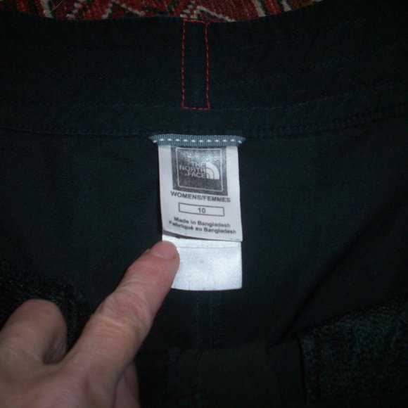 North Face Women's Sz 10 Shorts Lightweight Zipper Pocket Quick Dry Poly Black - Picture 3 of 9